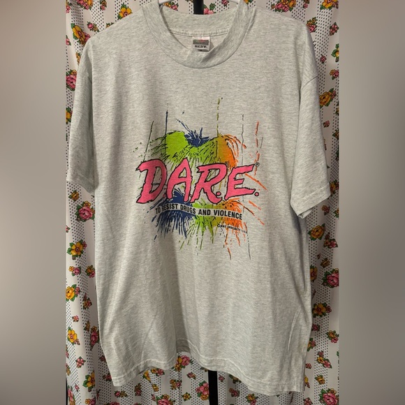 Fruit of the Loom Other - VTG 90’s Paint Splatter D.A.R.E Tee